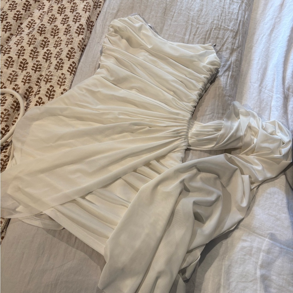 Elliatt Strapless White Dress